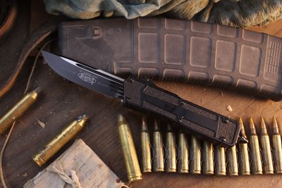 Microtech Navy Scarab S/E 3.44" OTF Auto / Milled Black Aluminum &amp; Traction Inserts / Two Tone Premium Steel ( Pre Owned )