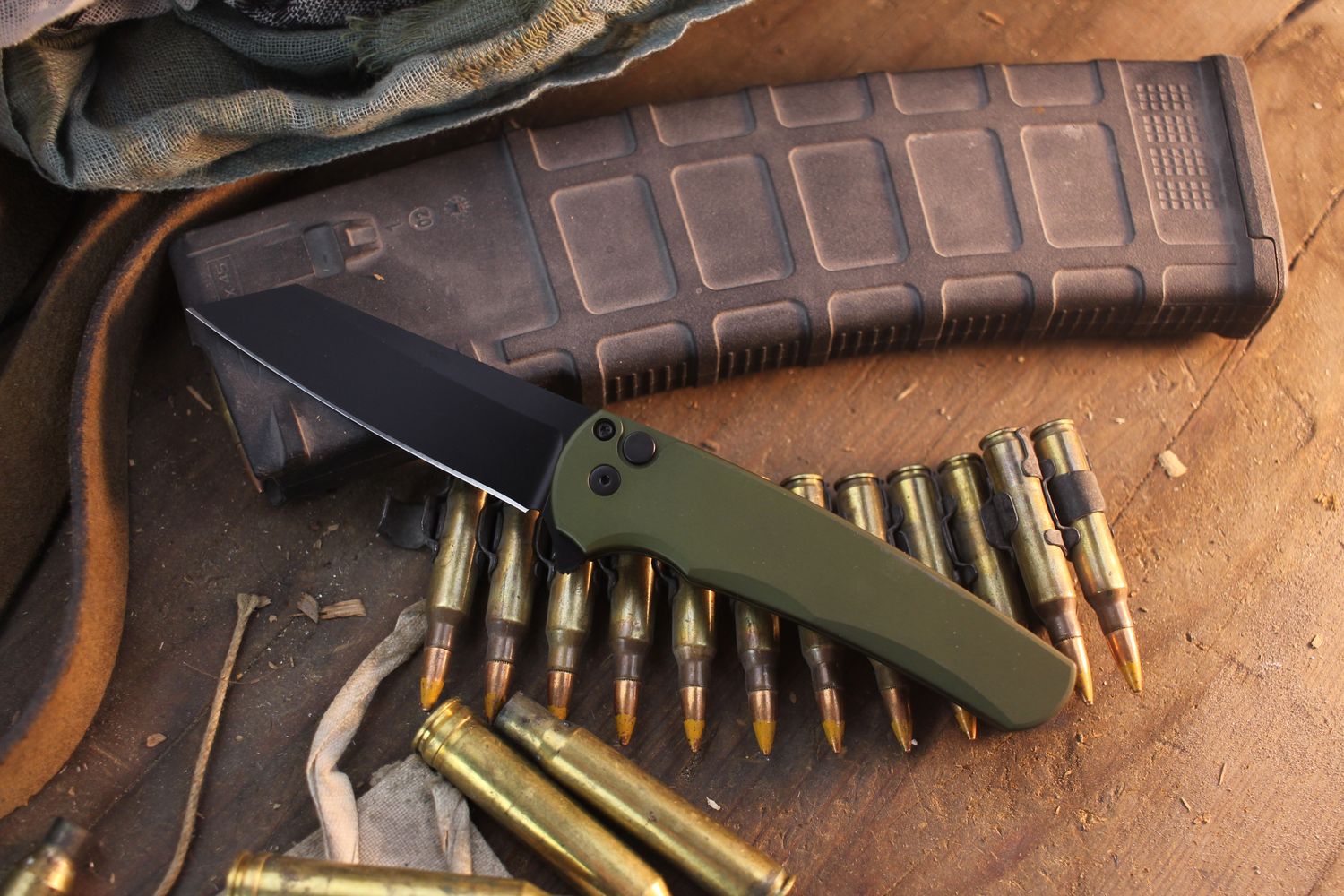 Pro-Tech  Malibu 3.3" Reverse Tanto Button Lock Flipper / Green Aluminum / Black DLC MagnaCut