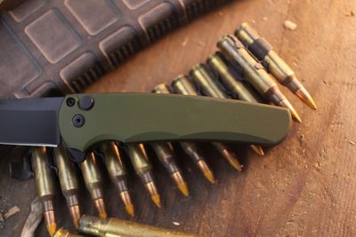 Pro-Tech  Malibu 3.3" Reverse Tanto Button Lock Flipper / Green Aluminum / Black DLC MagnaCut
