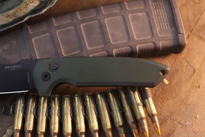 Pro-Tech Rockeye 3.625" Button Lock Auto Folder / Green Aluminum / Black MagnaCut