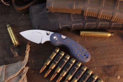 Kizer Microbe 2.2" Linerlock Folder / Gray & Blue Vortex Micarta / Satin 14C28N ( Pre Owned )