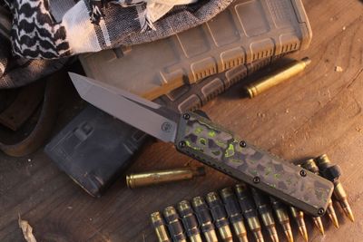Chaves Knives Dissident T/E 3.8" OTF Auto / Toxic Moss Carbon Fiber / Two Tone M390 ( Pre Owned )