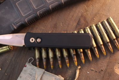 Pro-Tech Godson 3.125” Auto Buttonlock Folder / Black Aluminum &amp; Rose Gold Hardware / Rose Gold 154CM ( Pre Owned )
