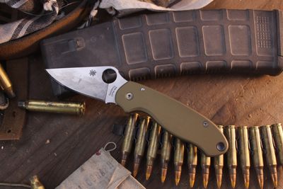 Spyderco Para 3 3" Compression Lock Folder / Fluted Tan Aluminum &amp; Black Hardware / Satin M4 ( Pre Owned )