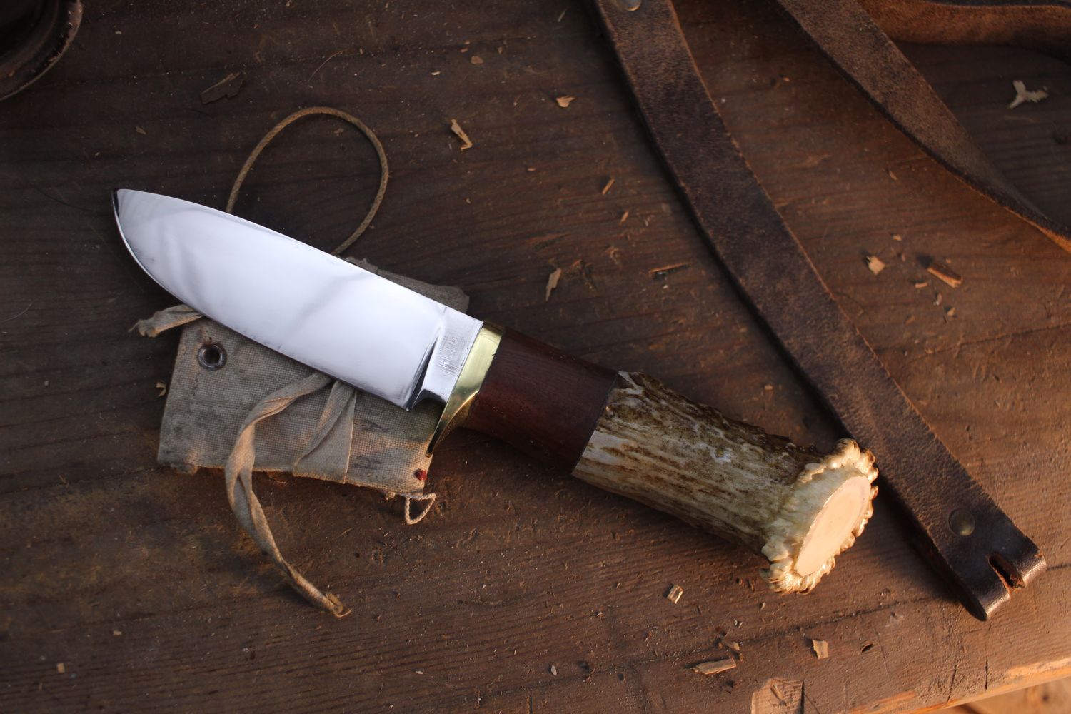 David Reed Groß Jager Messer 4" Fixed Blade / Elk Antler &amp; Walnut With  Brass Single guard / Polished Drop Point D2