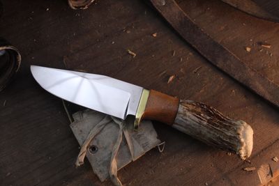 David Reed Groß Jager Messer 4.25" Fixed Blade / Elk Antler &amp; Maple With Brass Single guard / Polished Clip Point 440C
