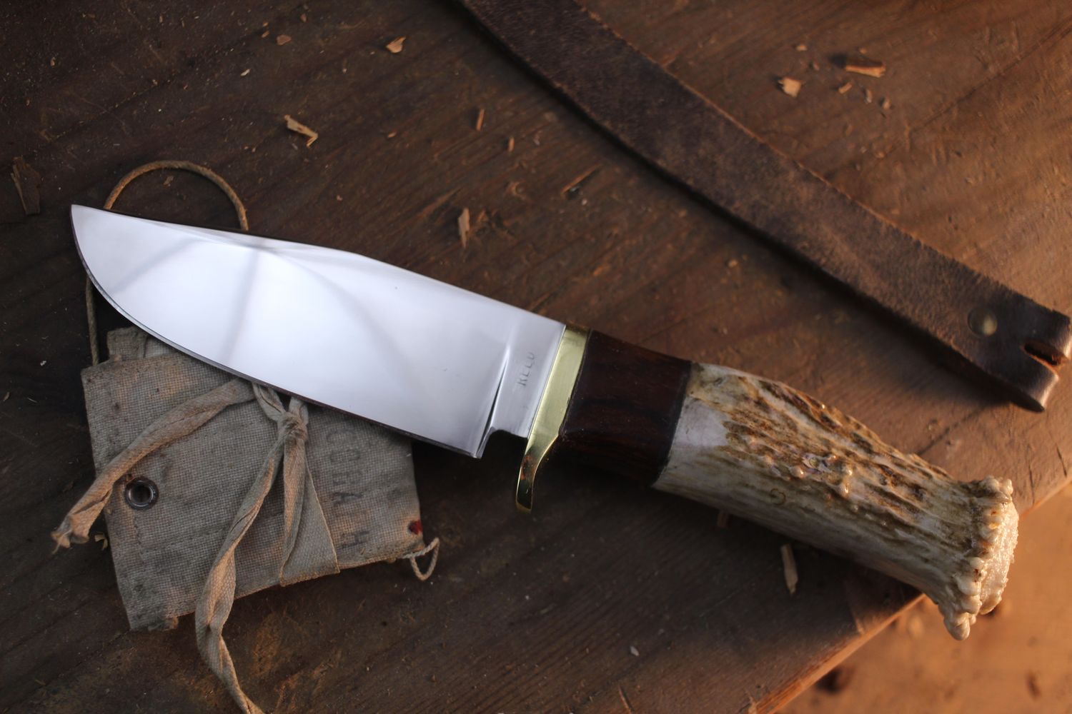 David Reed Groß Jager Messer 4.5" Fixed Blade / Elk Antler &amp; Walnut With Brass Single guard / Polished Bowie 440C