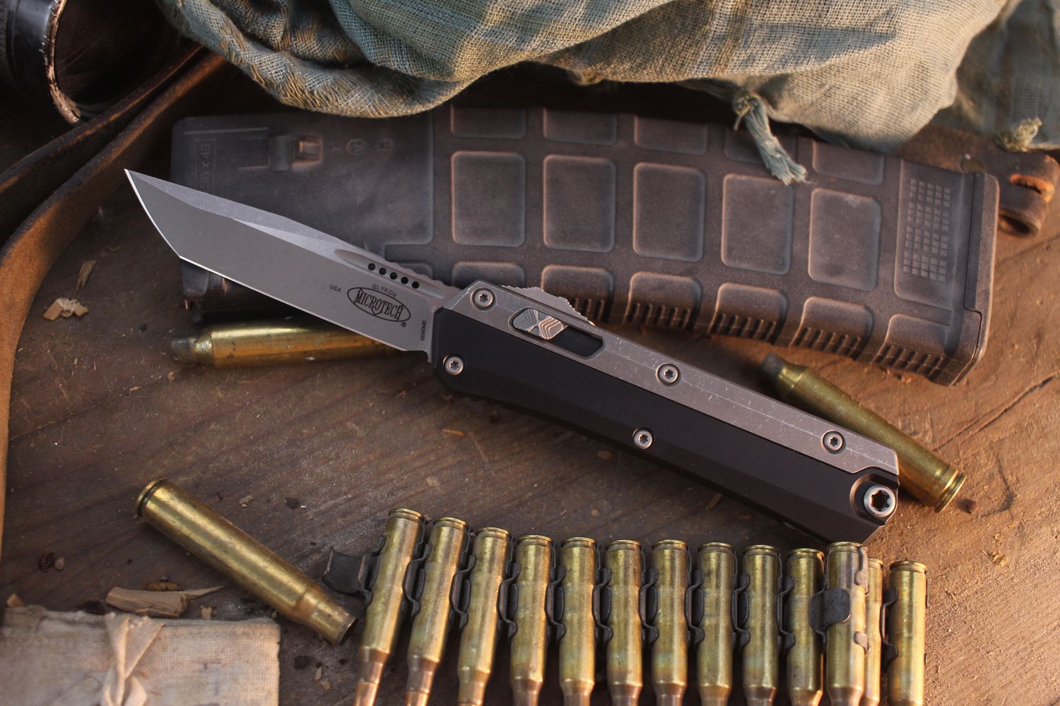 Microtech Glykon T/E 3.75" OTF AUTO / Black Aluminum &amp; Titanium Overlay / Apocalyptic M390MK ( Pre Owned )