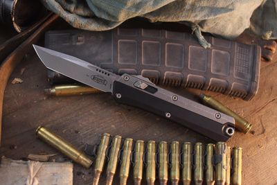 Microtech Glykon T/E 3.75" OTF AUTO / Black Aluminum &amp; Titanium Overlay / Apocalyptic M390MK ( Pre Owned )