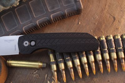 Pro-Tech Vero Synapse 2 3.5" Auto Button Lock Folder / Herringbone Black Aluminum / Stonewashed MagnaMax