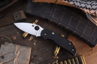 Spyderco Sage 6 3" Button lock Folder / Carbon Fiber & G-10 Laminate / Satin S30V ( Pre Owned )