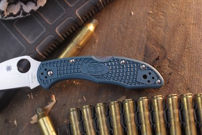 Spyderco Delica 4 2.9" Lockback Folder / Teal FRN / Satin K390 ( Pre Owned )