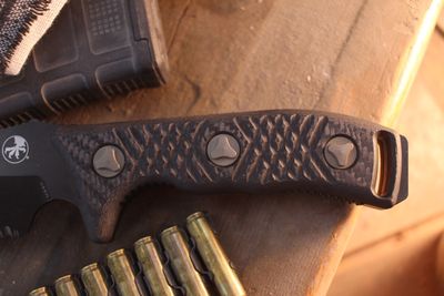 Microtech Signature Series Arbiter 8.75" Fixed Blade / Black Carbon Fiber / Black DLC Doubled Serrated M390 ( Pre Owned )