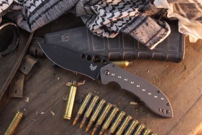 Benchmade Skirmish 4.3" Frame Lock Folder / Stonewashed Titanium / Black PVD S30V ( Pre Owned )