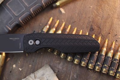 Pro-Tech Vero 2 3.5" Button Lock Auto Folder / Black Herringbone Aluminum / Black DLC MagnaMax