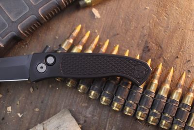 Pro-Tech Brend 3.1" Button Lock Auto Folder / Diamond Textured Black Aluminum / Black DLC MagnaCut