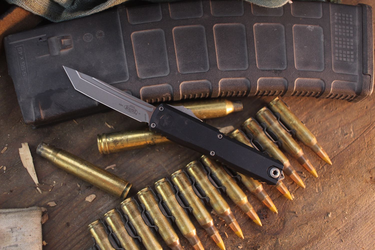 Microtech UTX-70 Gen IV T/E 2.5" OTF Auto / Black Aluminum / Apocalyptic M390MK