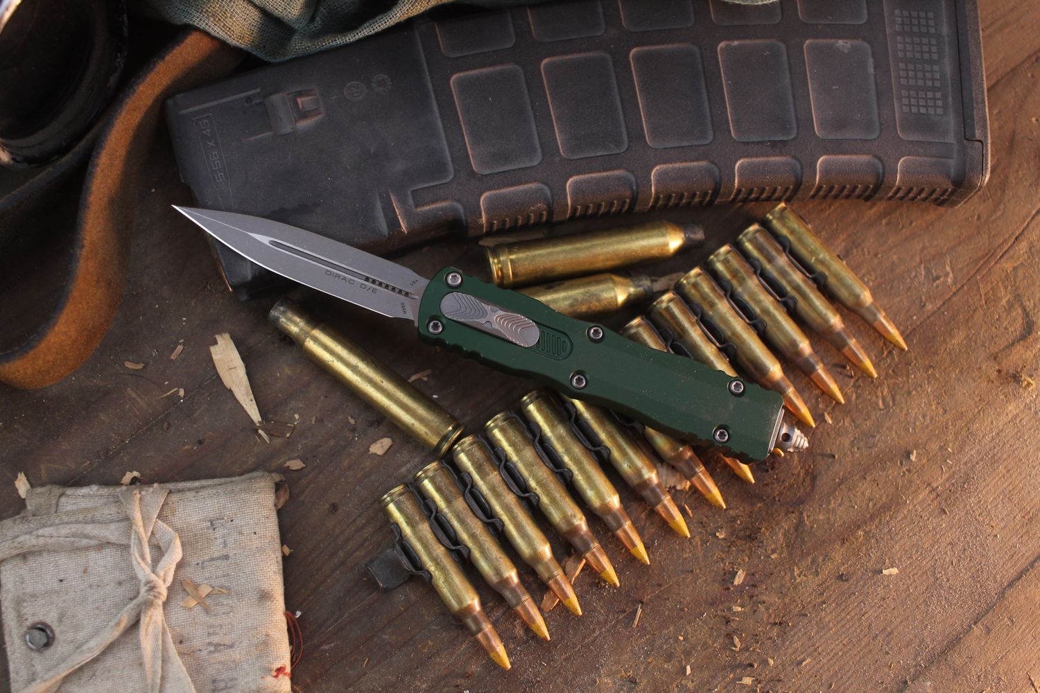 Microtech Dirac 2.88" Dagger OTF Auto / Emerald Green Aluminum / Apocalyptic