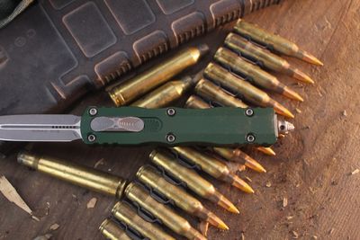 Microtech Dirac 2.88" Dagger OTF Auto / Emerald Green Aluminum / Apocalyptic