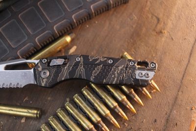 Microtech MSI 3.88" RAM-LOK Folder / Tiger Stripe Polymer / Apocalyptic Serrated M390MK