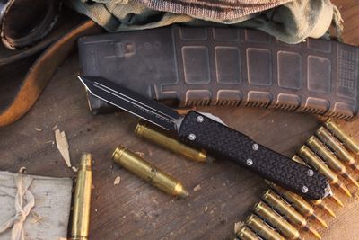 Microtech Ultratech Spartan 3.4" OTF Auto / Tri-Grip Black Aluminum / Black Elmax ( Pre Owned )