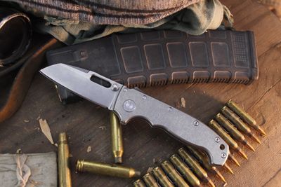 Demko MAD20S Sharkfoot  3.7" Shark Lock Folder / Smooth Titanium / Stonewashed CruWear ( Pre Owned )