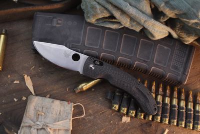 Benchmade 2012 Shot Show Exclusive Mini-Onslaught 3.45" AXIS Lock Folder / Carbon Fiber / Satin D2 ( Pre Owned )