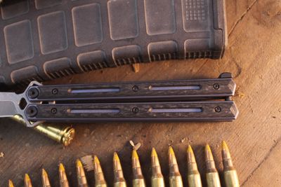 Kershaw Lucha 4.6" Balisong Butterfly / Carbon Fiber & Blue Anodized Titanium / Acidwashed 20CV ( Pre Owned )