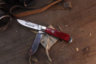 Queen Cutlery Co Jumbo Trapper 4.5" Closed Linerlock Folder / Red Smooth Bone / Satin 1095 ( Pre Owned )