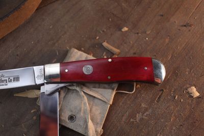 Queen Cutlery Co Jumbo Trapper 4.5" Closed Linerlock Folder / Red Smooth Bone / Satin 1095 ( Pre Owned )