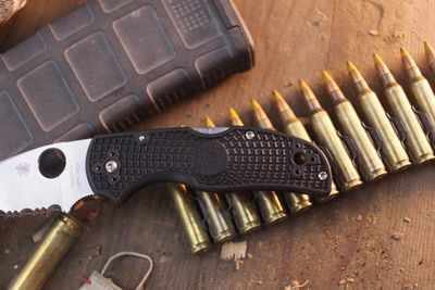Spyderco Native 5 LW 3" Lockback Folder / Black FRN / Satin Partially Serrated S30V ( Pre Owned )