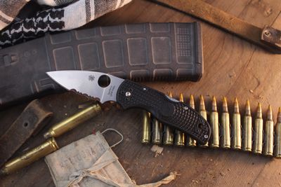 Spyderco Native 5 LW 3" Lockback Folder / Black FRN / Satin Partially Serrated S30V ( Pre Owned )
