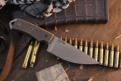 Falcon Knives Jump Master 4.5” Fixed Blade Combat Knife / Black Micarta & Black G-10 Liners / Gray CPM-3V