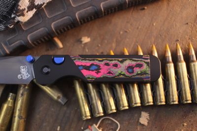 Kizer BRO Exclusive Militaw 3.1" Button Liner Lock / 80's Camo Carbon / Black M390 ( Pre Owned )