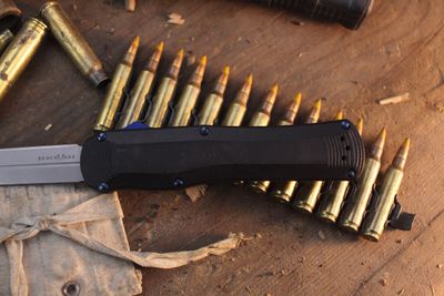 Benchmade Autocrat 3.71" D/A OTF Auto / Black G-10 / Satin S30V ( Pre Owned )