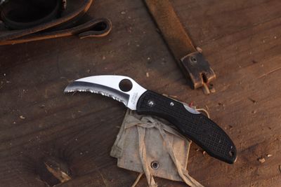 Spyderco Merlin CLIPIT 2.75" Folding Knife / Black FRN / Fully Serrated G-2 ( Pre Owned )