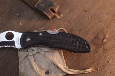 Spyderco Merlin CLIPIT 2.75" Folding Knife / Black FRN / Fully Serrated G-2 ( Pre Owned )