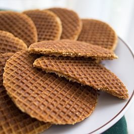 3 pcs. 8 pcs. 12 pcs.
Ambachtelijke Stroopwafels of Stroopwafelkruimels 50gr.