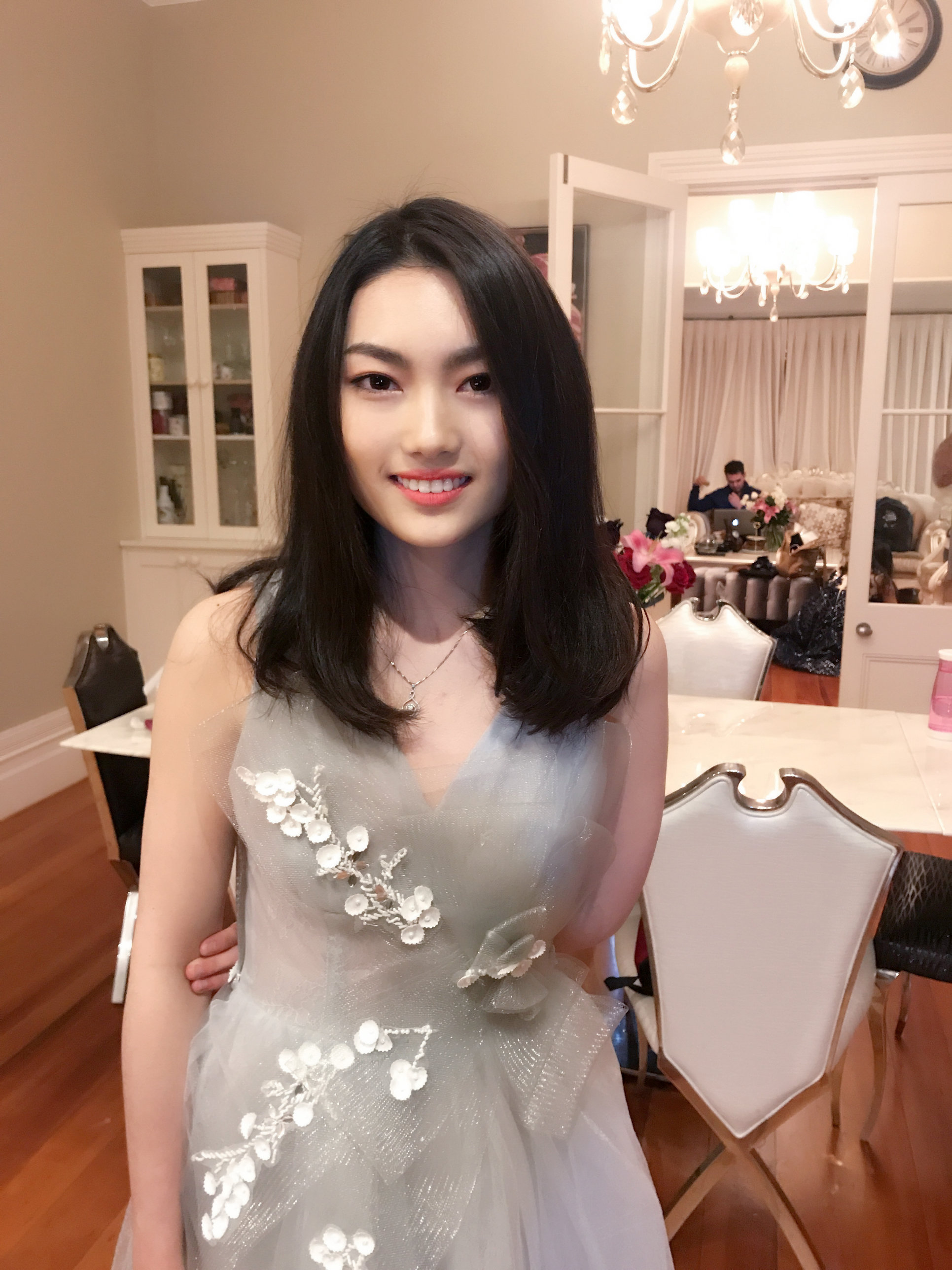 第一节 护肤要点 底妆顺序，不同肤质的隔离选择v 如何画出自然眉型 挑选口红原则与画法