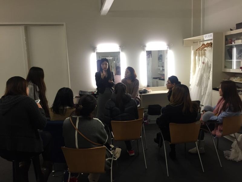 第一节 护肤要点 底妆顺序，不同肤质的隔离选择v 如何画出自然眉型 挑选口红原则与画法