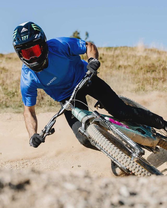 DHarCO Mens Gravity jerseys