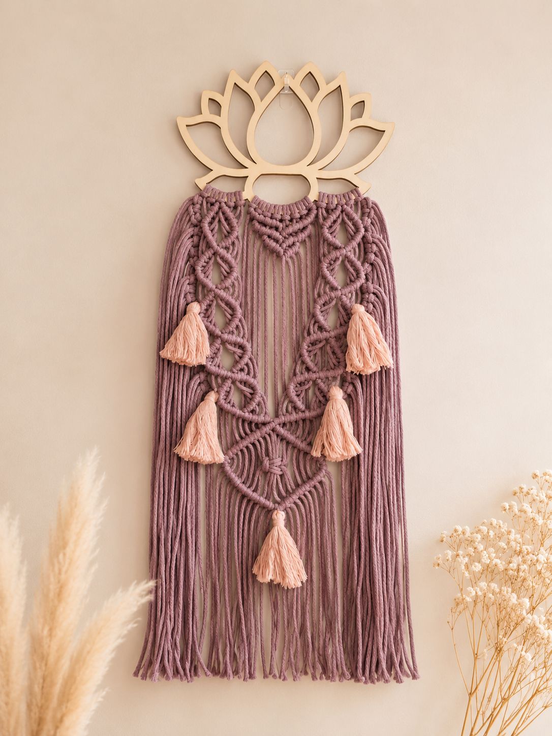 Makrama ścienna „Lotos” – ręcznie wykonana dekoracja boho