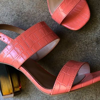 Sandália Coral Tiras Com Salto Acrílico