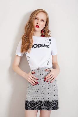 Blusa T-Shirt de Malha Detalhe Ilhos
