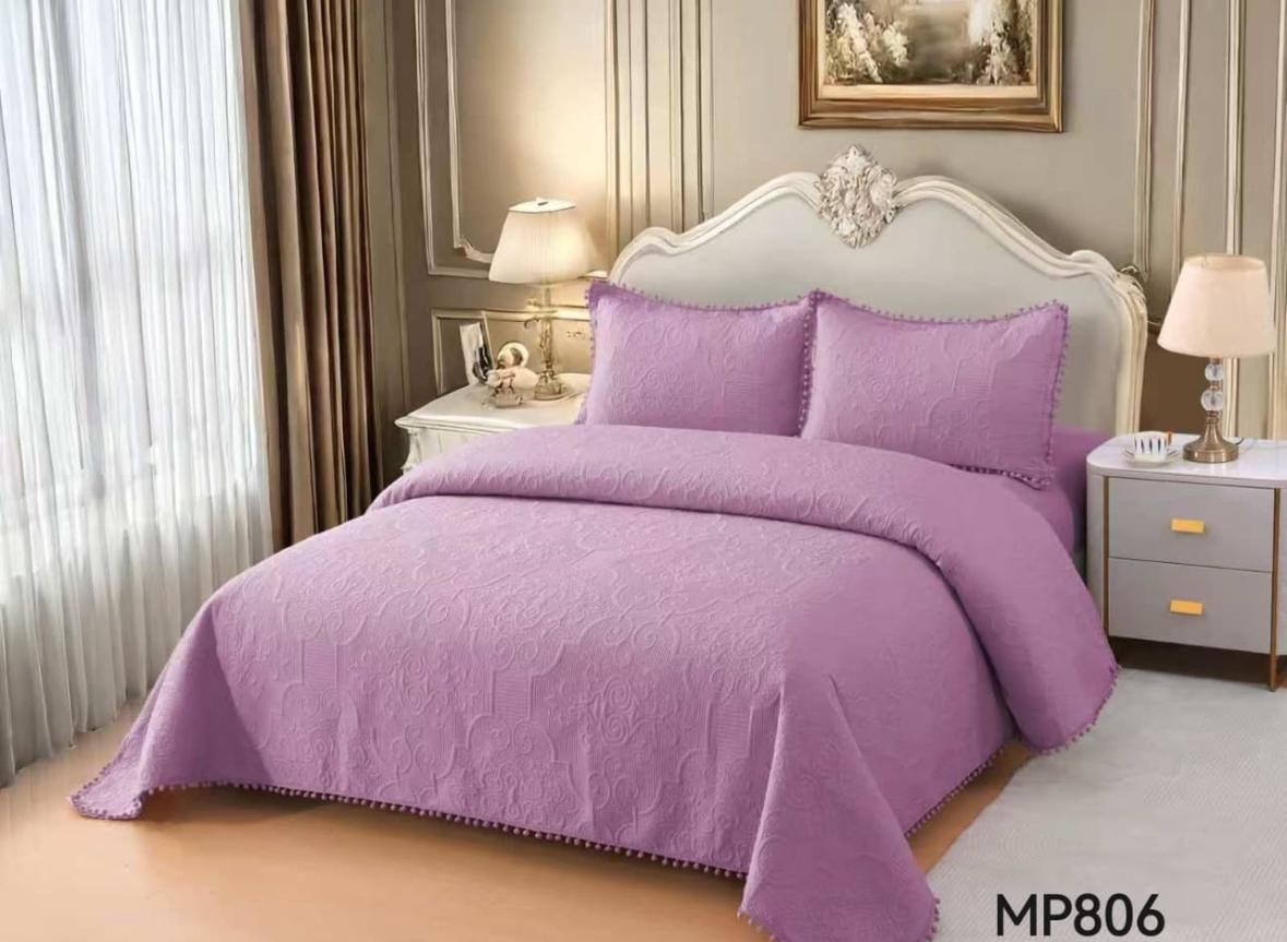 CUBRE CAMAS DE VERANO KING ESTILO POMPOM LILA
