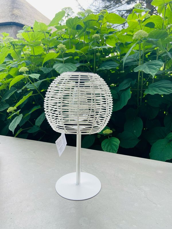 Solar lantaarn op voet wit
