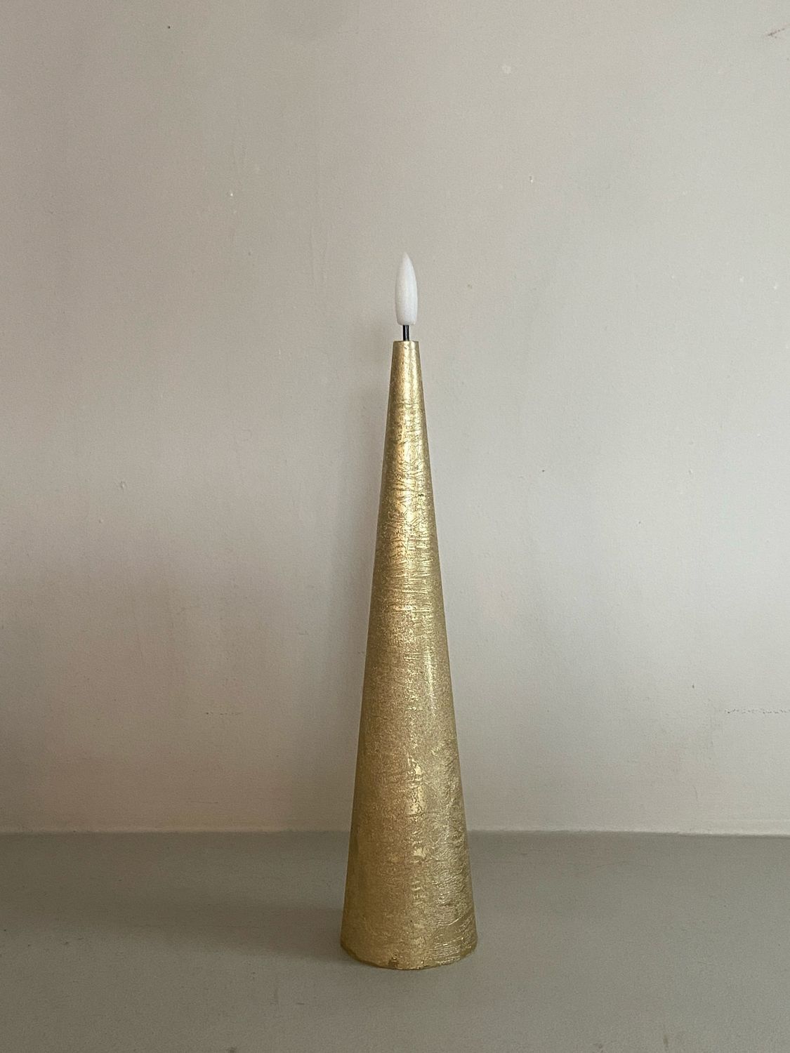 Kegelkaars led goud 25 cm