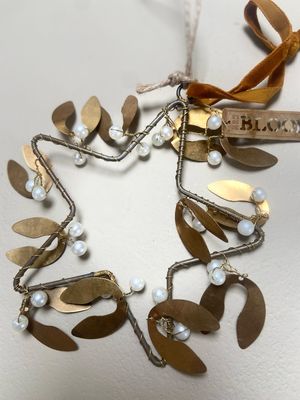 Golden mistletoe star S