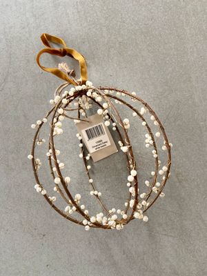 Ornament white daisy white beads