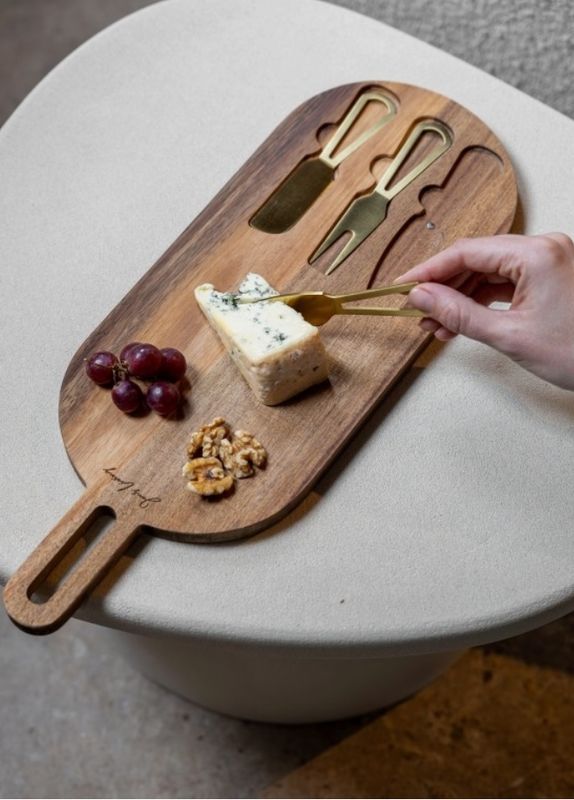 Serveerplank met goud bestek